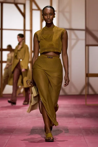 Look 24